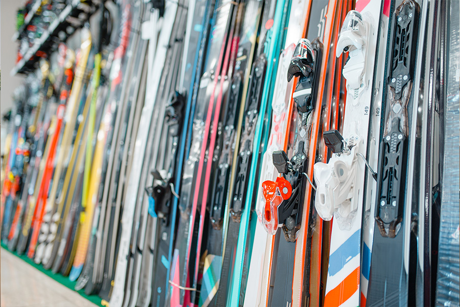 Consejos para guardar tu material de esquí perfectamente y conseguir que te dure muchos años más
